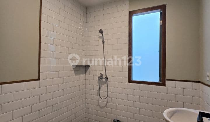 Rumah Mewah Modern Natural Tropis 3 Lantai Dkt Lrt Rawamangun