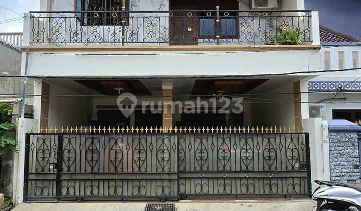 Rumah Dalam Komplek One Gate Jalan Lebar Duren Sawit Bebas Banjir