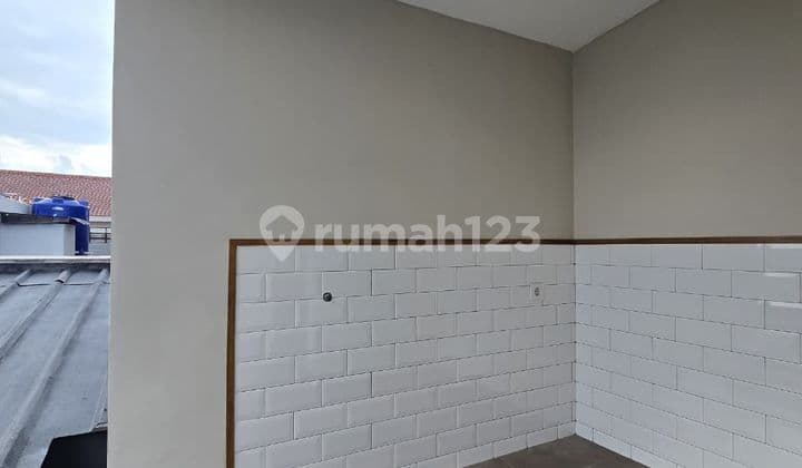 Rumah Mewah Modern Natural Tropis 3 Lantai Dkt Lrt Rawamangun