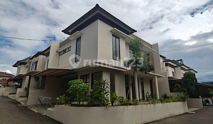 New 2-Story Exclusive Luxury Ready-to-Occupy House in Cipayung, East Jakarta