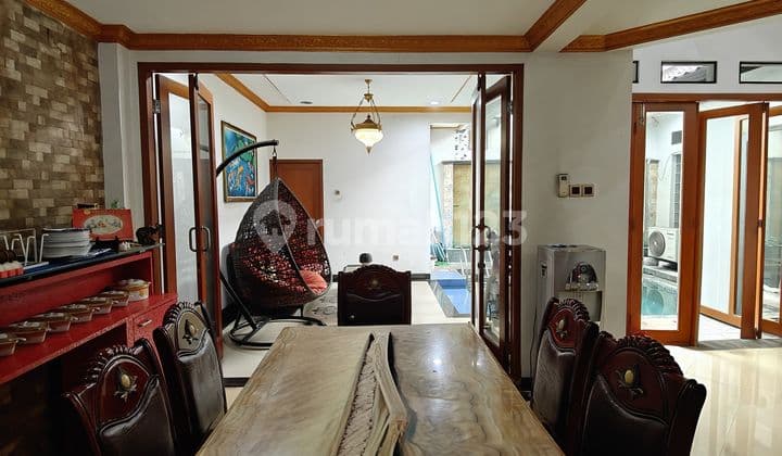 With Pool Rumah Dalam Komplek Mewah Jatiwaringin Jakarta Timur