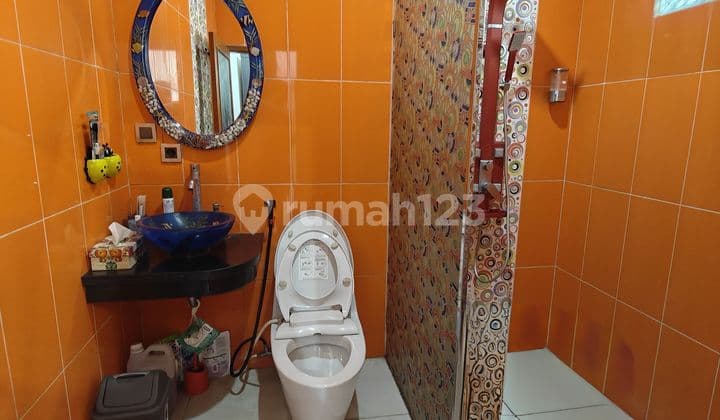 With Pool Rumah Dalam Komplek Mewah Jatiwaringin Jakarta Timur