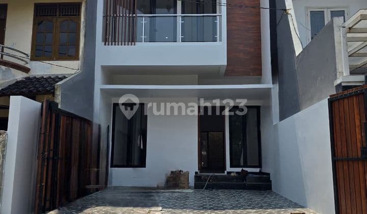 Rumah Modern Minimalis dalam Komplek Kav DKI di Pondok Kelapa