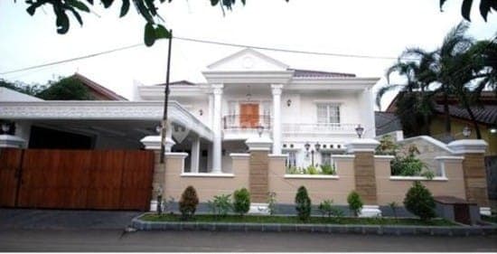 Rumah Mewah Siap Huni strategis di Jatiwaringin Jakarta Timur