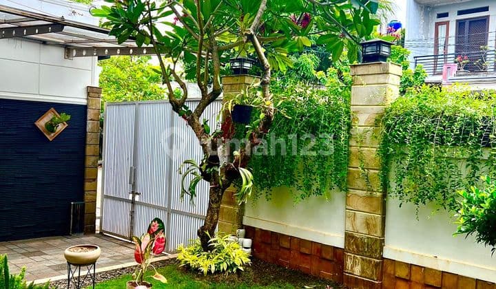 Dijual Rumah Mewah Ada Kolam Renang di Pondok Klapa Jakarta Timur