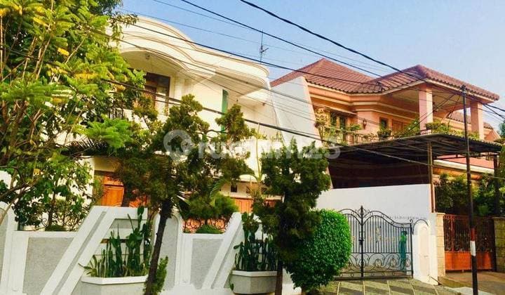 Dijual Rumah Mewah Ada Kolam Renang di Pondok Kelapa Jakarta Tmur