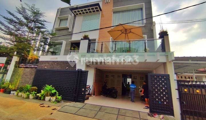 Dijual Rumah Mewah Ada Kolam Renang di Pondok Klapa Jakarta Timur