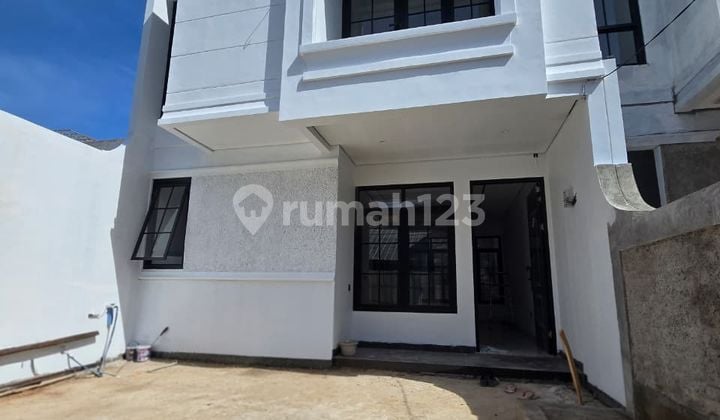Rumah Baru Siap Huni Dalam Komplek di Pondok Bambu Jakarta Timur