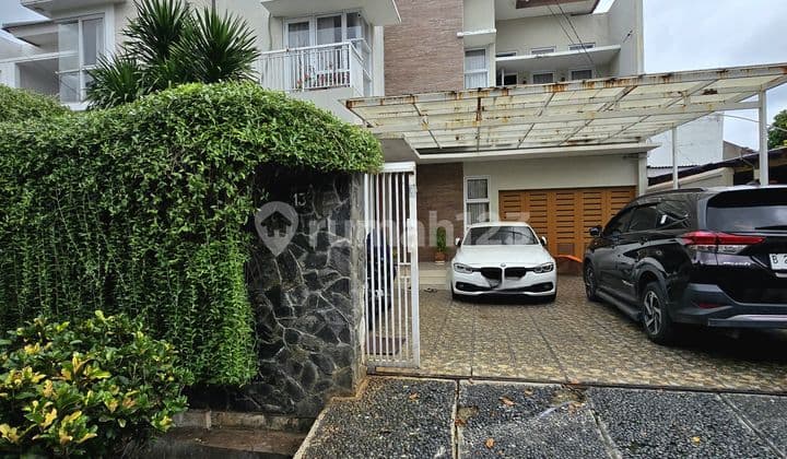Rumah Mewah siap huni dalam Komplek Area Jati di Pulogadung