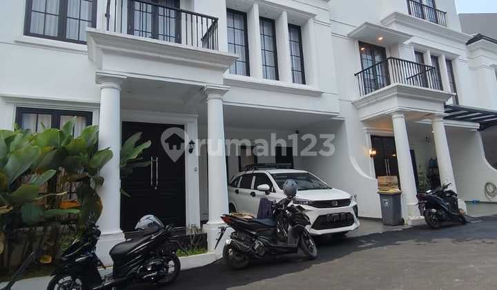 Turun Harga Rumah Mewah 3 Lantai Siap Huni di Setu Cipayung