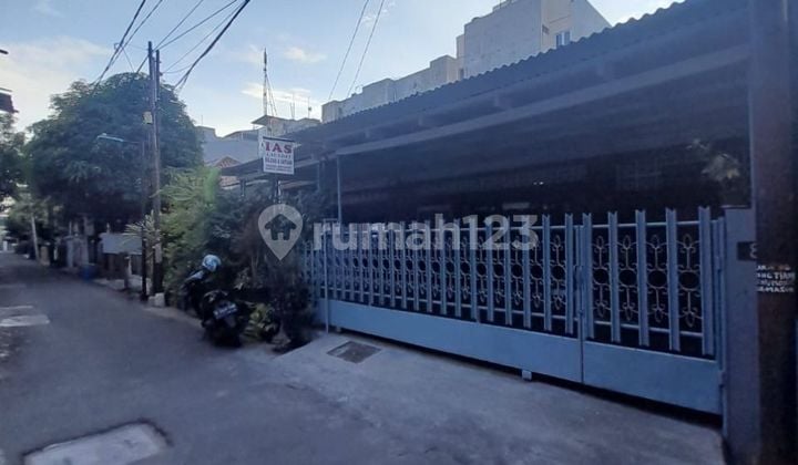 TURUN HARGA Rumah Second siap huni dalam Perumahan di Kemayoran