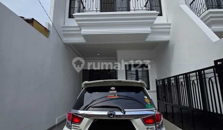 Turun Harga Rumah Baru Design Classic Modern di Cipinang Cempedak