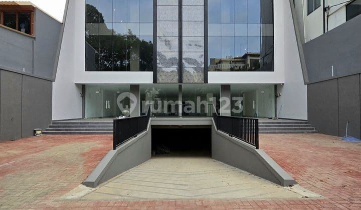 Gedung Baru siap huni 3,5 lantai + basement di Duren Sawit