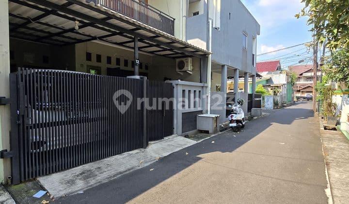 Turun Harga Rumah Bagus Siap Huni 2 Lantai di Duren Sawit