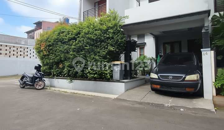 Rumah Second Bagus Siap Huni Terawat Semi Furnist di Condet