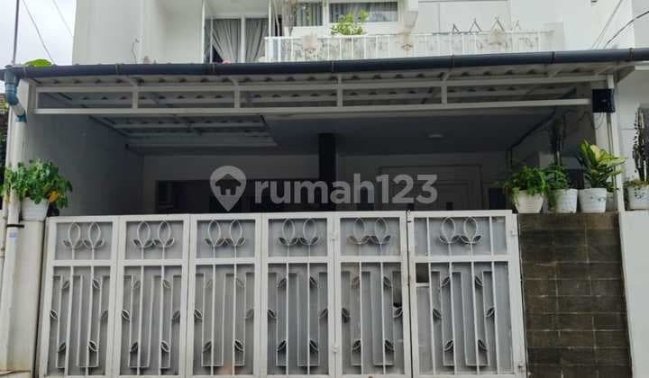 Rumah Bagus Siap Huni 2 Lantai Dalam Komplek di Pondok Kelapa