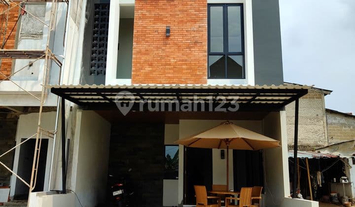 Rumah Baru 2,5 Lantai Siap Huni dalam Cluster di Cibubur Ciracas
