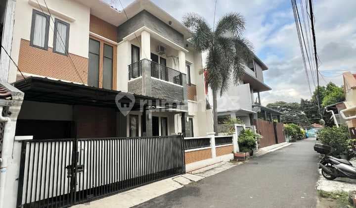 Rumah Second Terawat Siap Huni 2 Lantai Strategis di Rawamangun