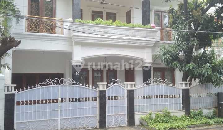 Disewa Rumah Mewah 2,5 Lantai Siap Huni Non Furnished di Rwamangn