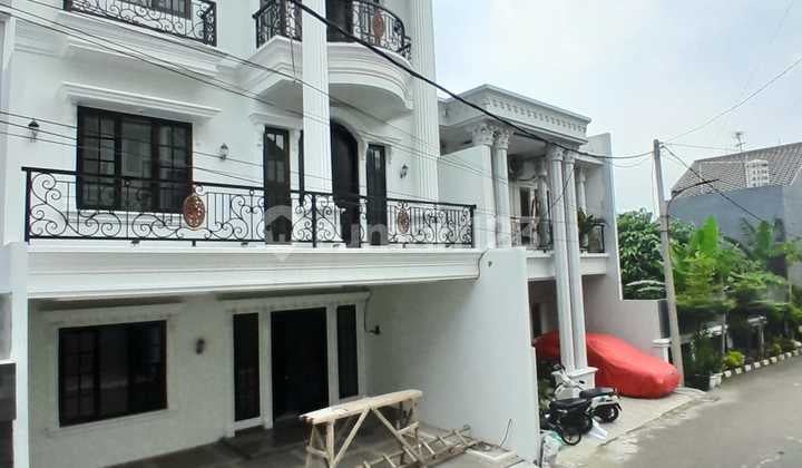 Rumah Mewah 3 Lantai Kokoh Siap Huni Strategis di Kebagusan