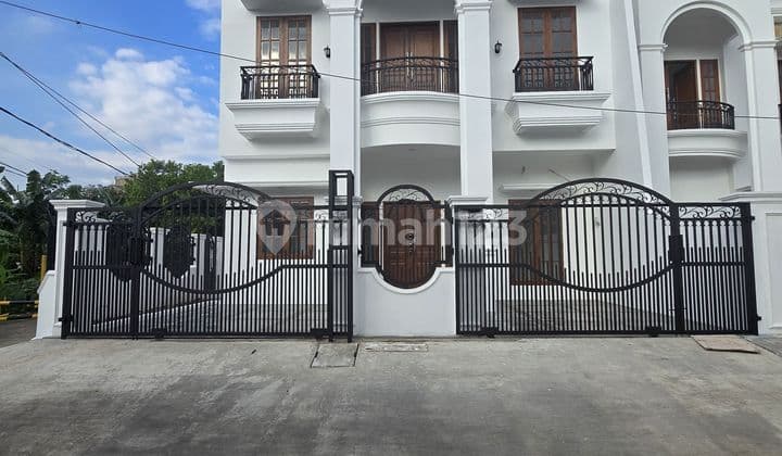 Rumah Baru Classic Modern Siap Huni Dalam Komplek di Duren Sawit