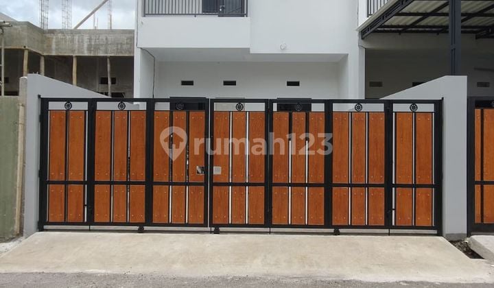 Rumah Baru Modern Living 2 Lantai Nyaman dan Asri di Kalisari