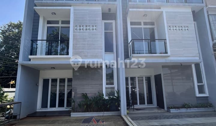 Rumah Brand New 3 Lantai Adam Malik Residence, Cipadu