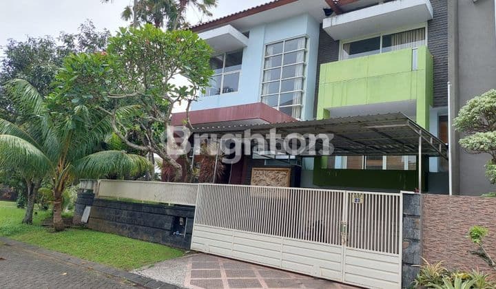Rumah besar di araya nieuw indie kota malang