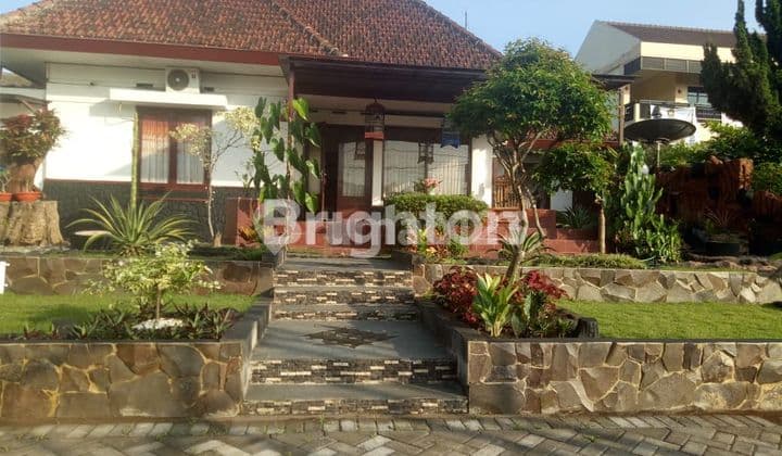 Rumah strategis di Raya Tumenggung Suryo Blimbing malang