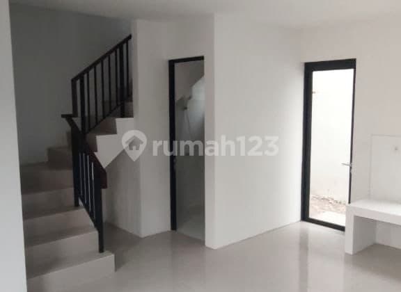 Rumah Hoek Baru di Citra Garden Puri, Jakarta, Lokasi Bagus, Nego