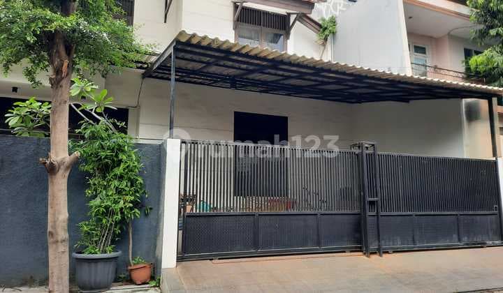 Rumah Bagus Dan Terawat di Duri Kosambi Posisi Hoek Nego Tipis