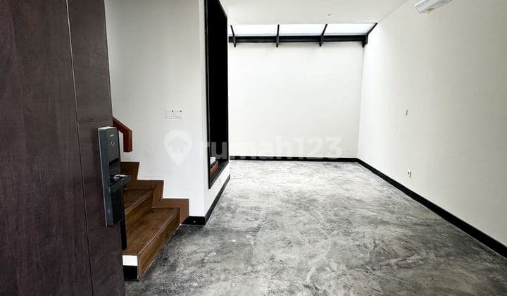 Rumah Siap Huni di Citra Garden Puri Lokasi Strategis Nego