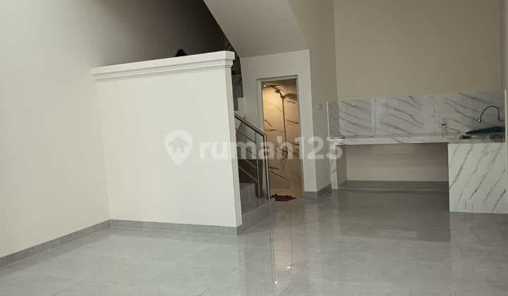 Ready-to-Occupy House in Pademangan, North Jakarta, Strategic Location, Negotiable