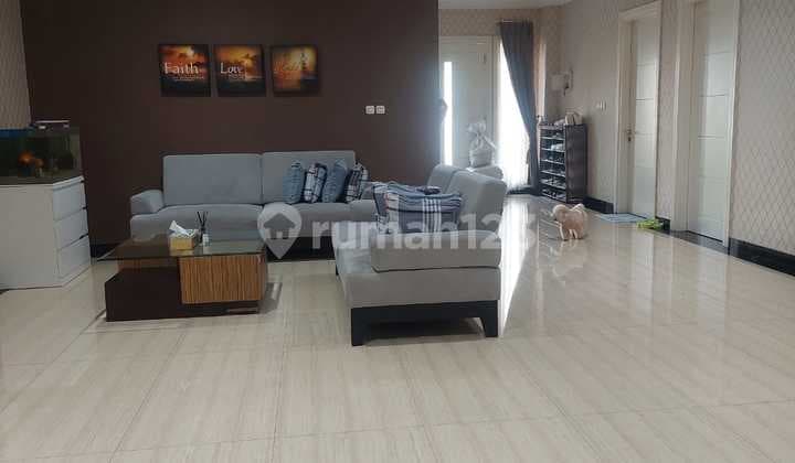 Rumah 3 Lantai di Taman Surya 5 Jakarta Barat Kondisi Terawat
