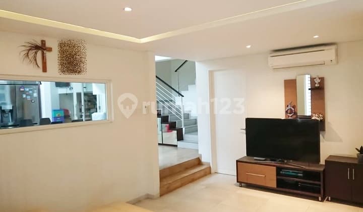 Rumah 4 Lantai Sangat Bagus di Puri Grisenda Jakarta Utara Nepis