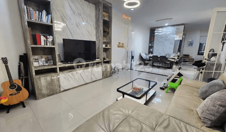 Rumah Bagus di Cluster Eropa Green Lake City Semi Furnish Nego