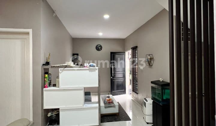 Ready-to-Occupy House in Kreo, Ciledug Tangerang Strategic Negotiable.