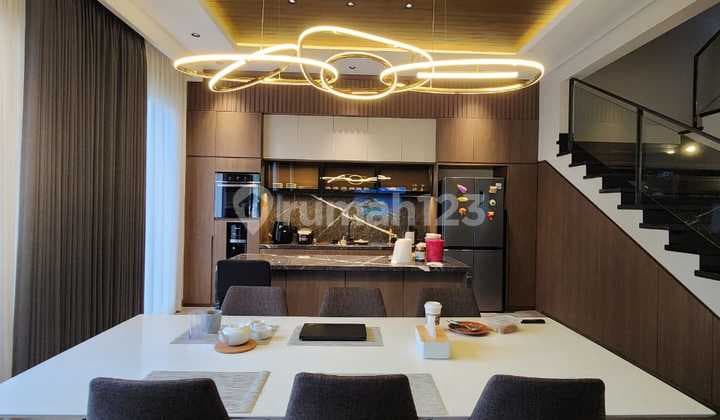 Rumah Elit Elegan Cluster Ebony Green Lake City Dengan View Danau