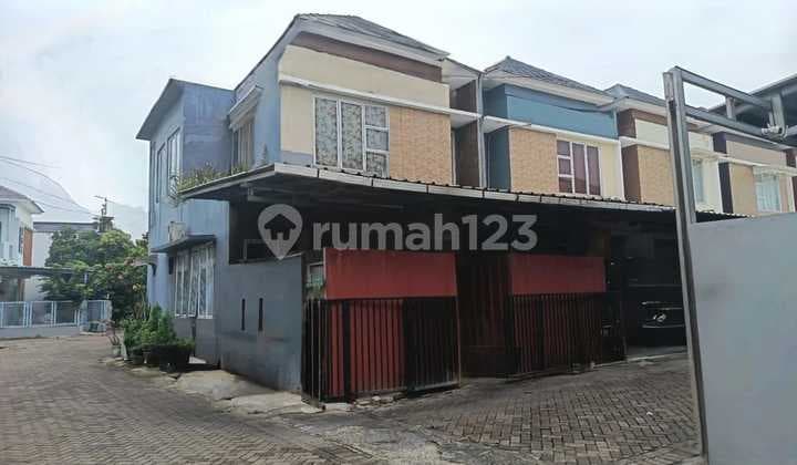 Di Jual Rumah 2Lt Minimalis Modern Hook Kondisi Terawat Siap Huni di Cipondoh