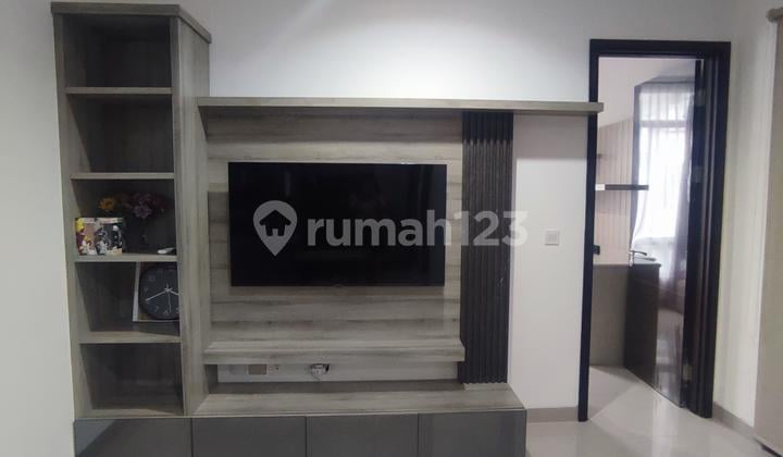 Rumah (2lt ) hunian kekinian Konsep Aparteman dan Rumah Tapak Green Royal Condo House di Jakarta Barat.