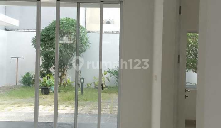 Rumah 2 Lantai Siap Huni di Cluster Amerika Latin Green Lake