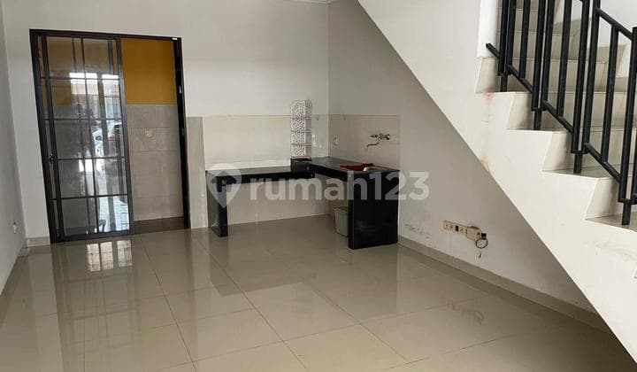 Rumah 2 Lantai di Cluster East Asia Green Lake City Strategis