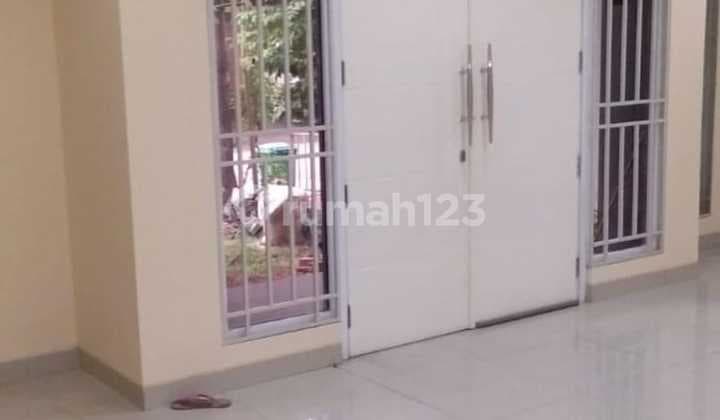 Di Sewakan Rumah Besar 2Lt,Baru Selesai Renovasi,Siap Huni Dalam Cluster Amerika Latin - Green Lake City