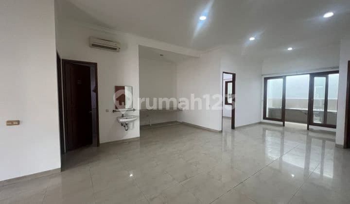 Ready-to-Occupy House in Strategic South Meruya DKI Plot