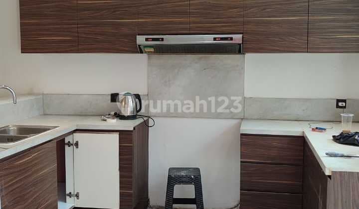 Metland House with Classic Modern Design