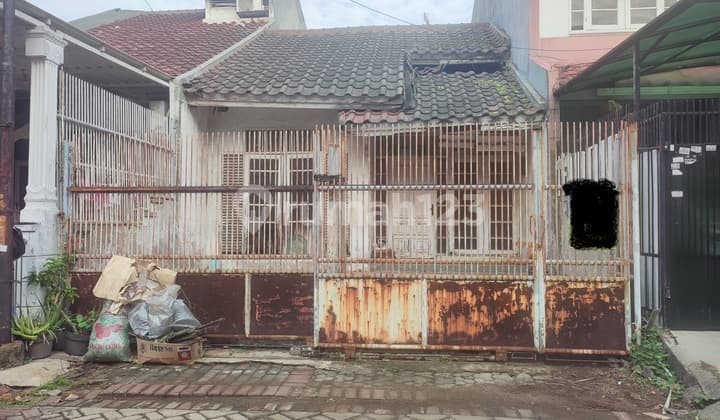 Di Jual Rumah Hitung Tanah di Citra 3 Jakarta Barat Strategis