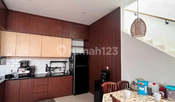 Luxury House in Fa Voury House Housing Complex BSD Tangerang Negotiable