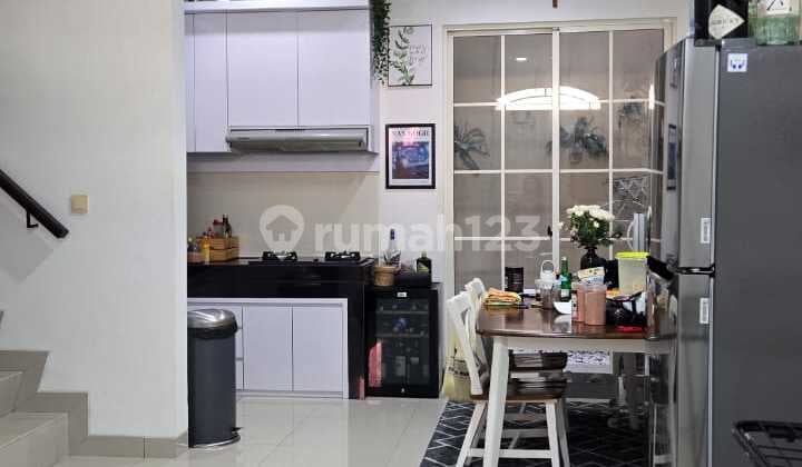 Rumah Terawat di Cluster West Europe Green Lake City Siap Huni