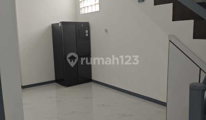 Rumah Bagus dan Terawat di Kebon Jeruk Jakarta Barat