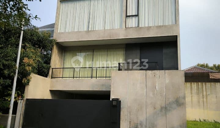 Rumah Mewah 4 Lantai Sudah Renovasi Siap Huni Hadap Utara Shm